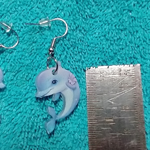 Cute dolphin wire dangle earrings purple blue - Picture 2 of 3
